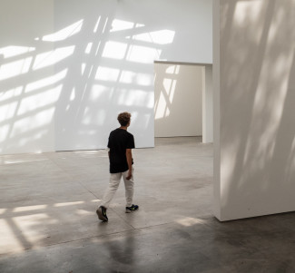 Biennale gehender Mensch